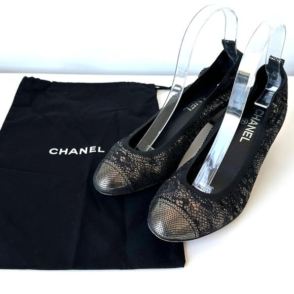 CHANEL Black Gold Metallic Cap Toe Stretchy Block Heel Pumps IT 40 - Picture 3 of 16